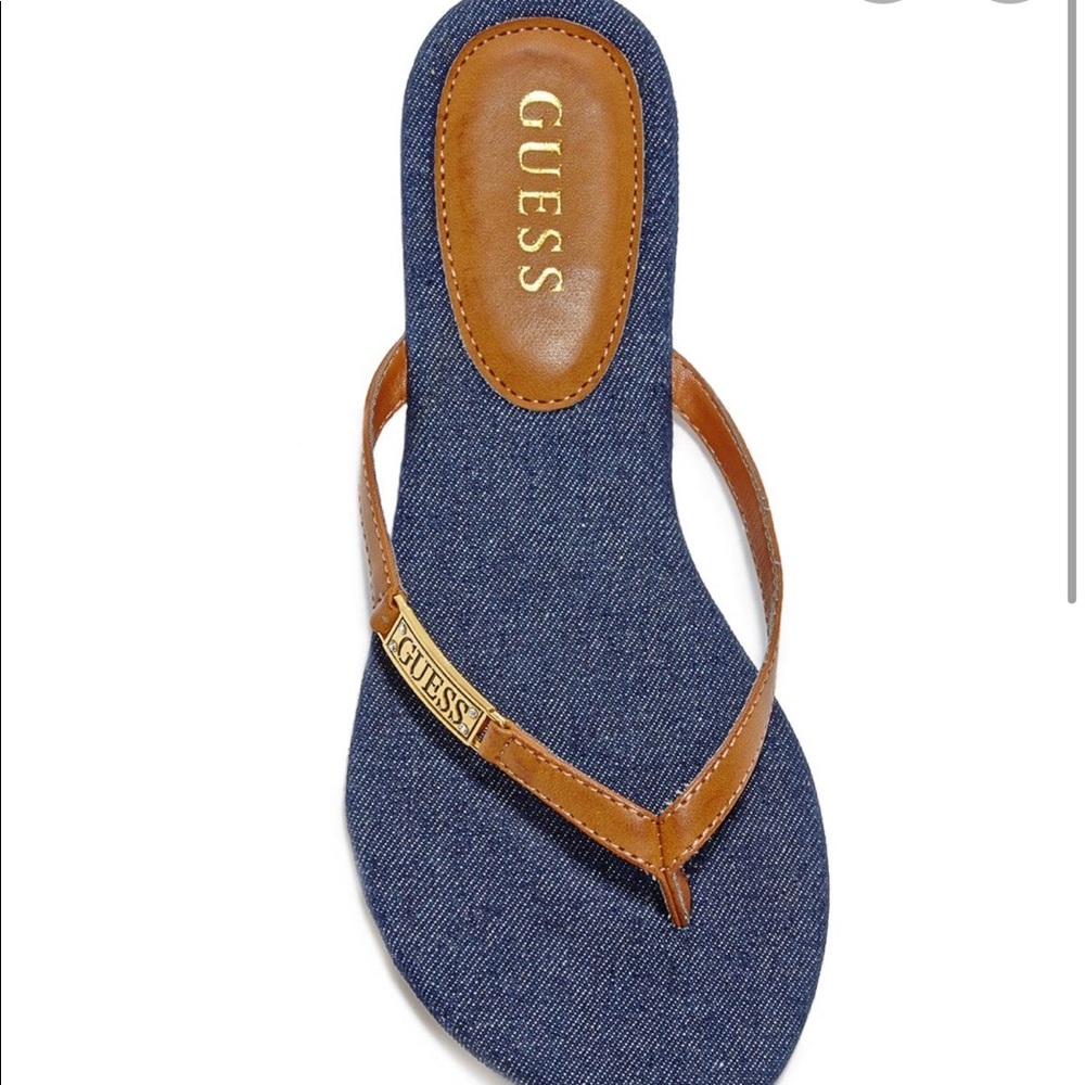 ✨ISO ✨Guess Kassie Flip Flops.